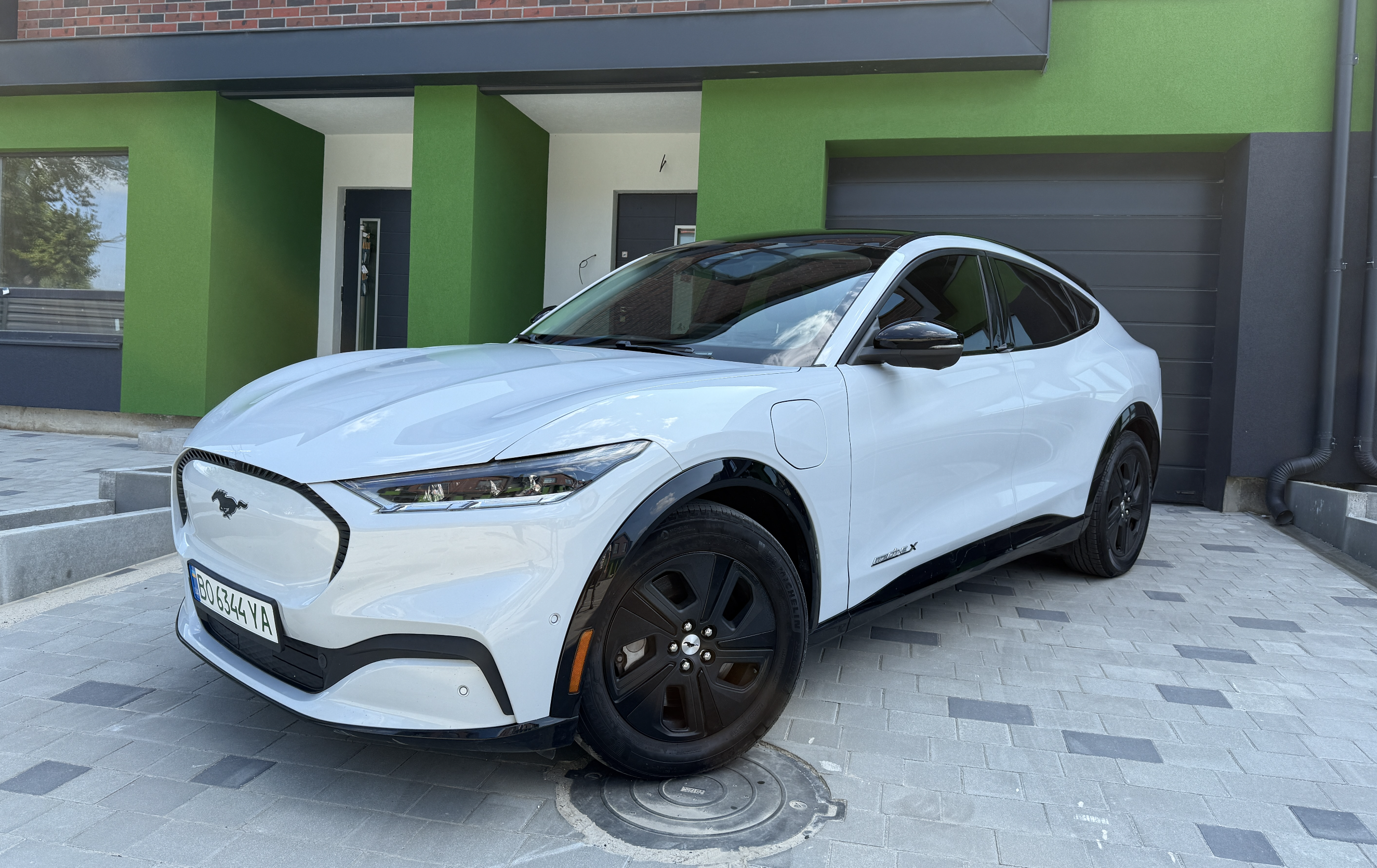 Ford Mustang Mach-E вигляд 3